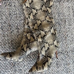 Schutz Snakeskin Heeled Boots Black Cream Pointed Toe Size 9.5